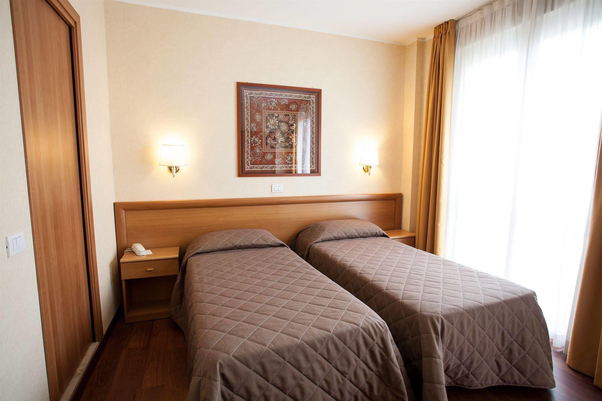 Hotel Esperia 3*